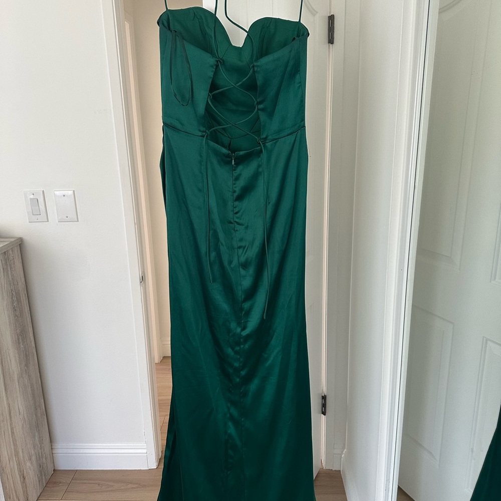 Elegant Green Strapless Evening Gown - Picture 5 of 5